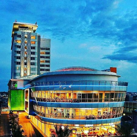 Fox Hotel Pekanbaru Buitenkant foto