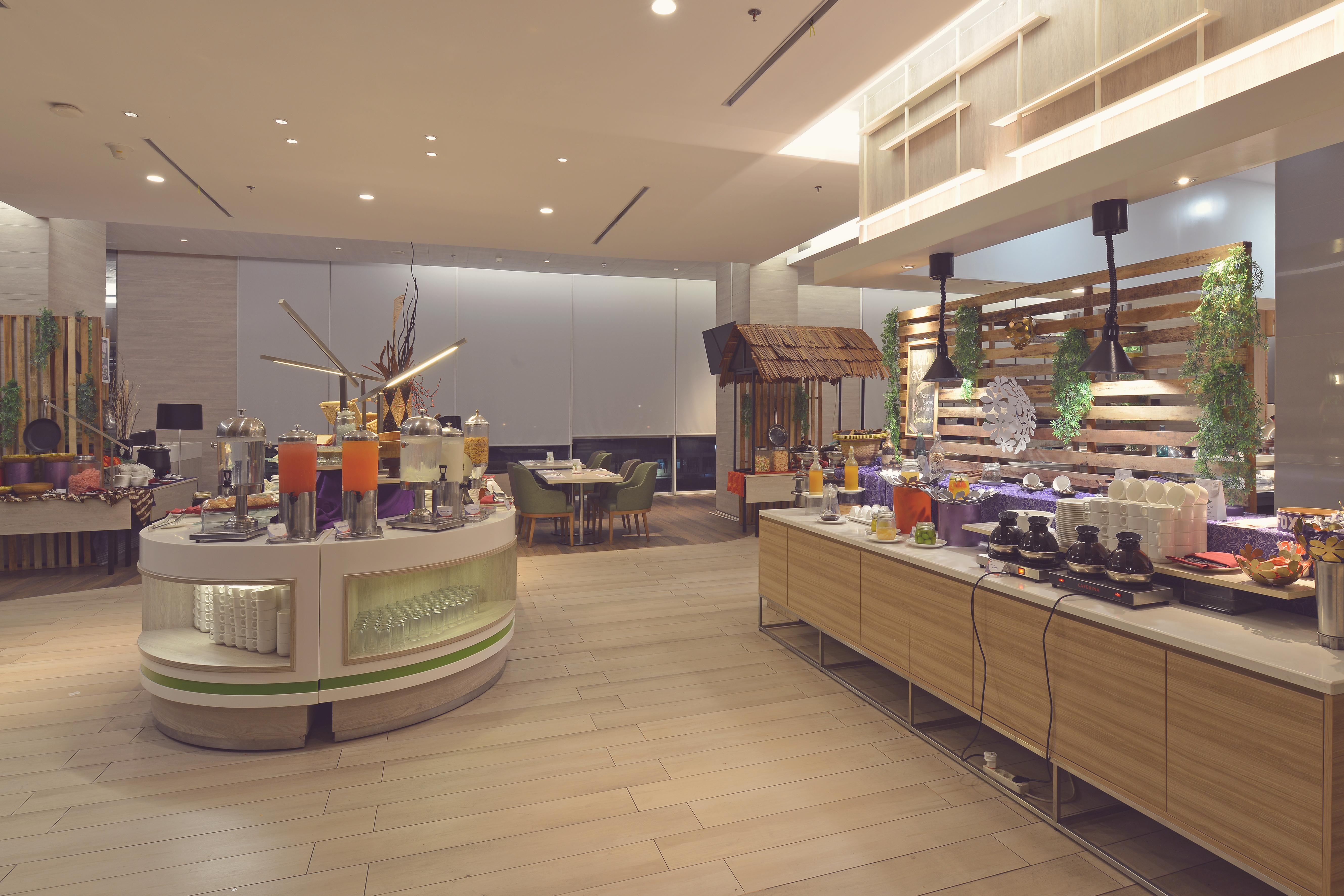 Fox Hotel Pekanbaru Buitenkant foto