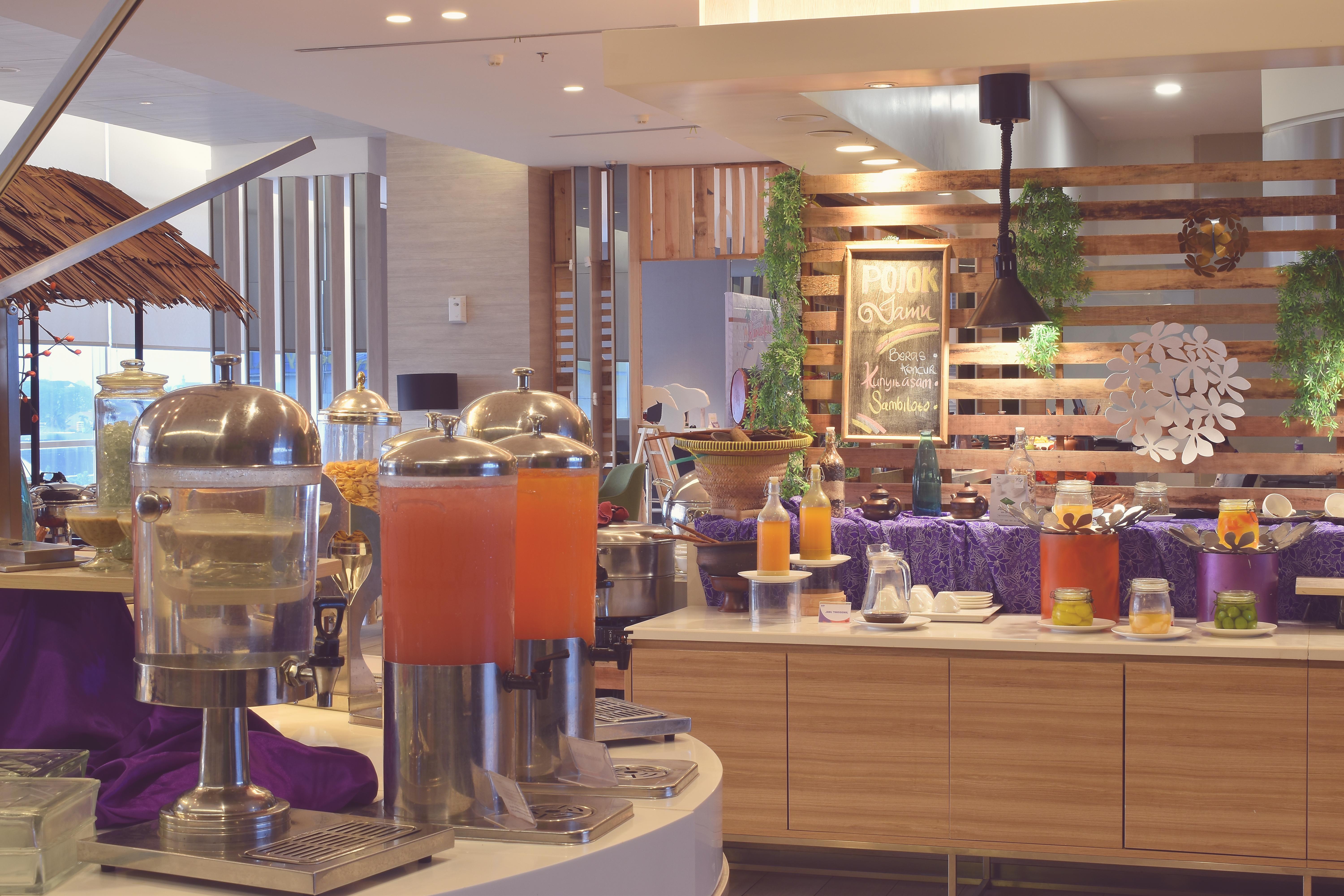 Fox Hotel Pekanbaru Buitenkant foto