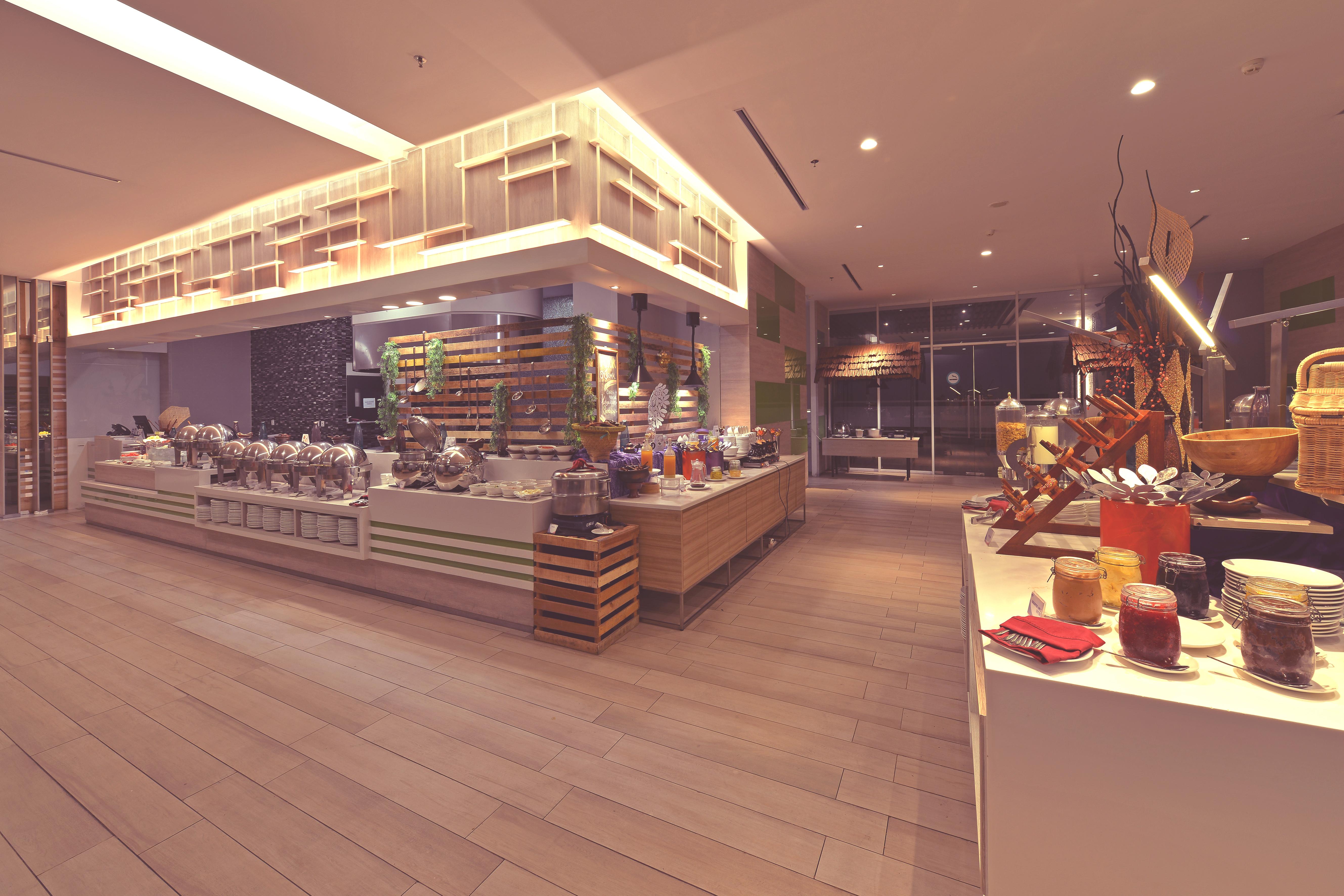 Fox Hotel Pekanbaru Buitenkant foto