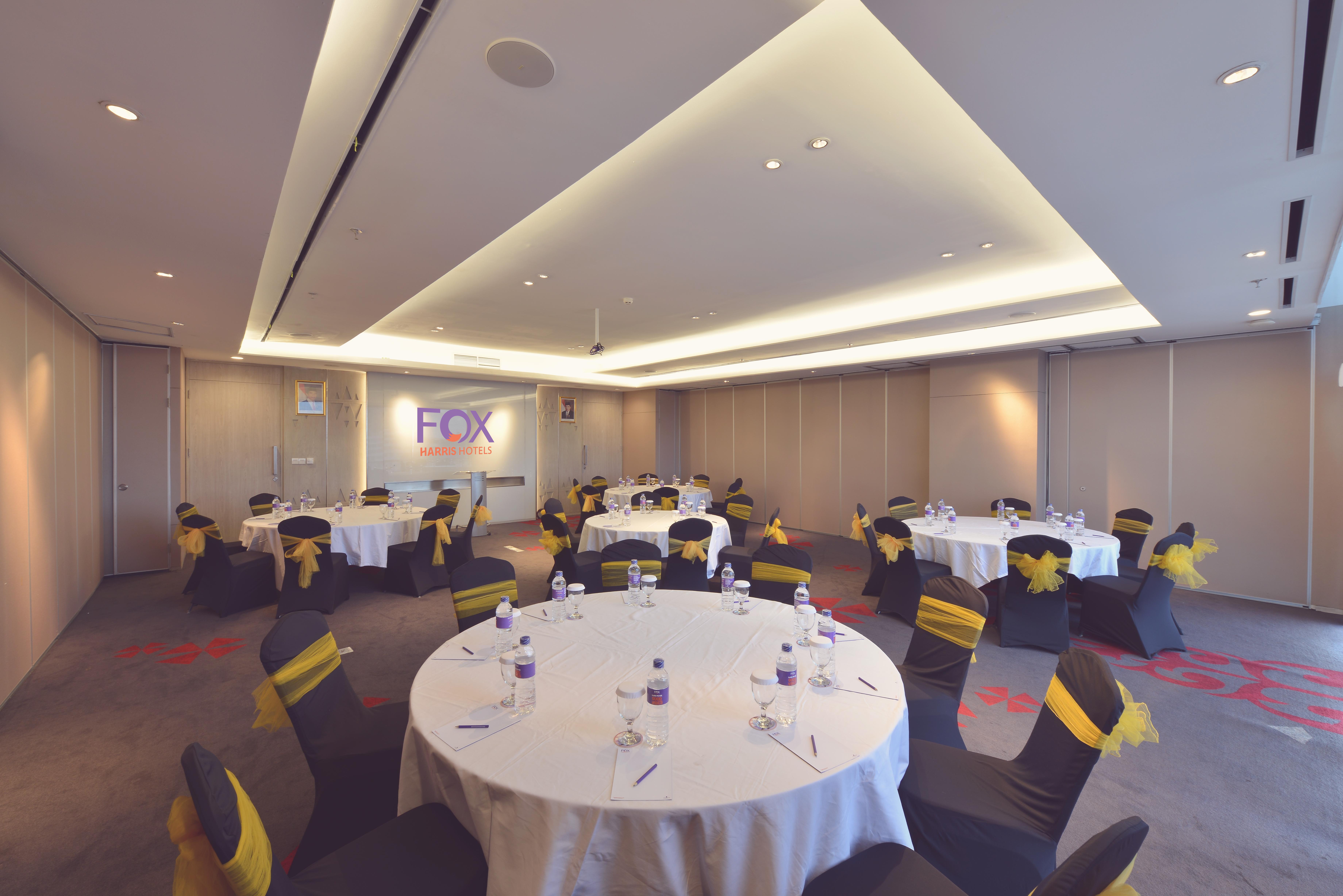 Fox Hotel Pekanbaru Buitenkant foto