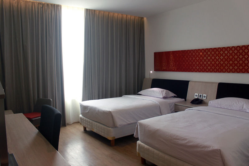 Fox Hotel Pekanbaru Buitenkant foto