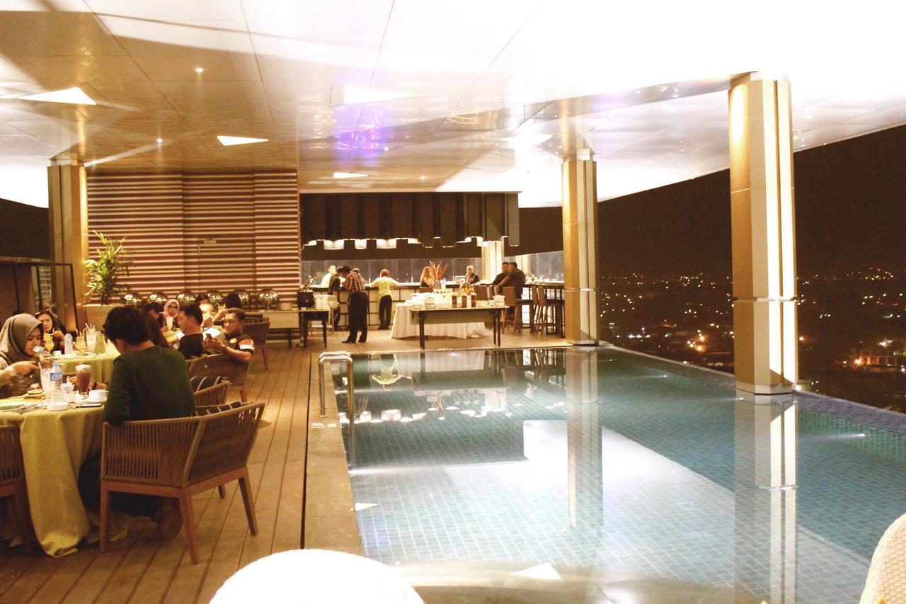 Fox Hotel Pekanbaru Buitenkant foto