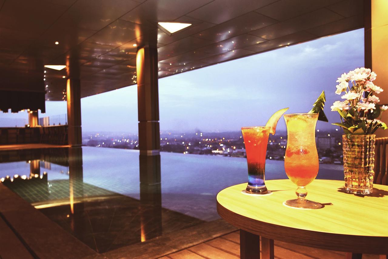 Fox Hotel Pekanbaru Buitenkant foto