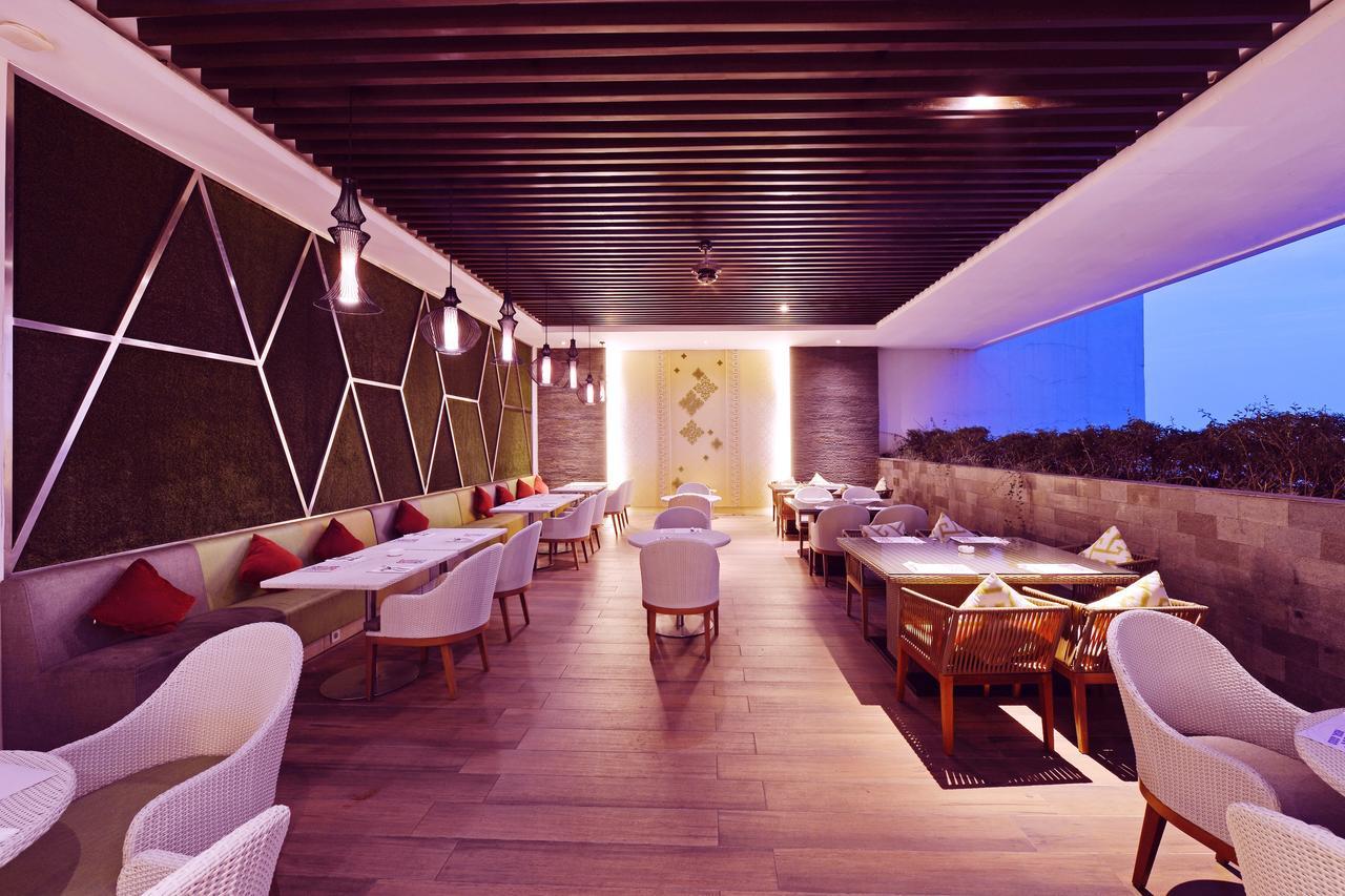 Fox Hotel Pekanbaru Buitenkant foto