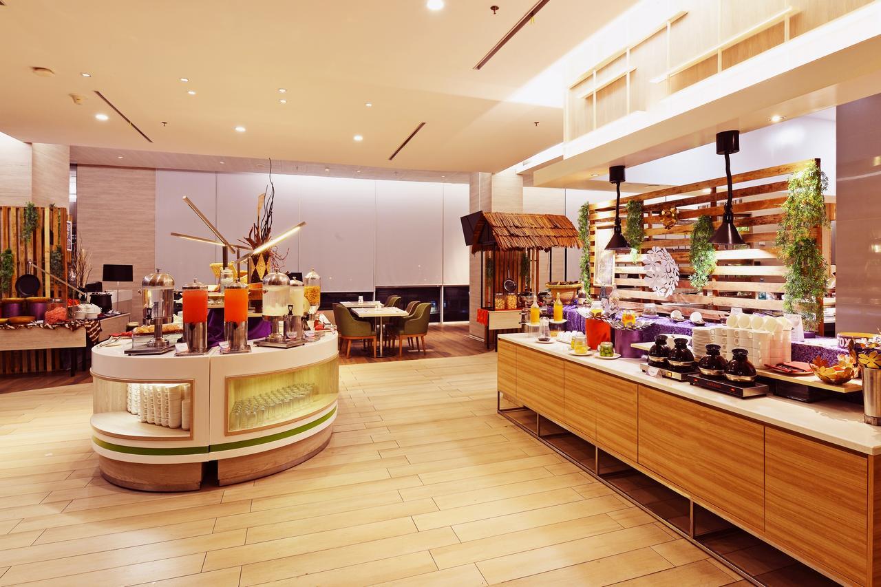 Fox Hotel Pekanbaru Buitenkant foto