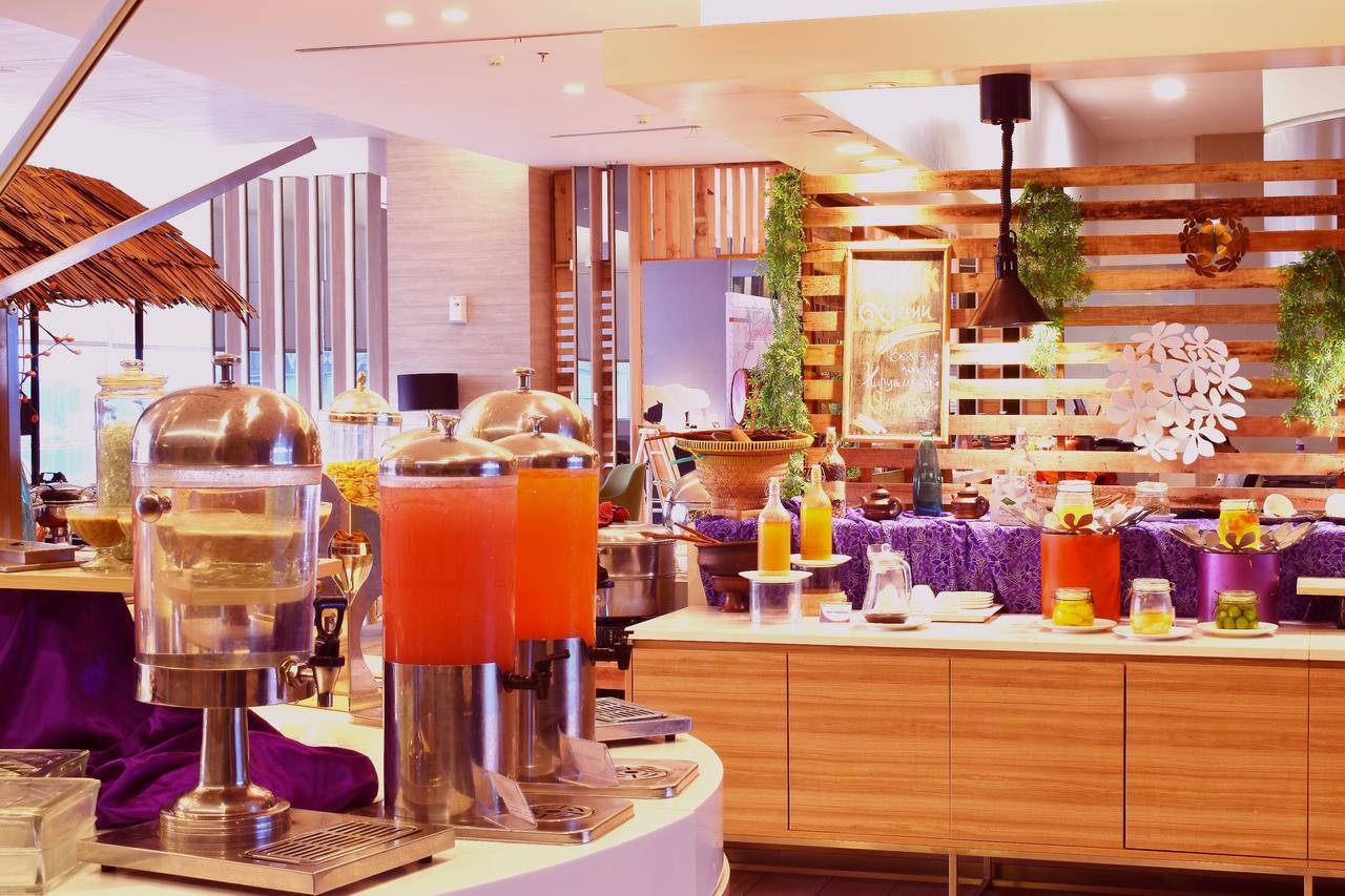 Fox Hotel Pekanbaru Buitenkant foto