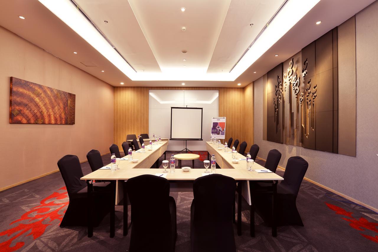 Fox Hotel Pekanbaru Buitenkant foto