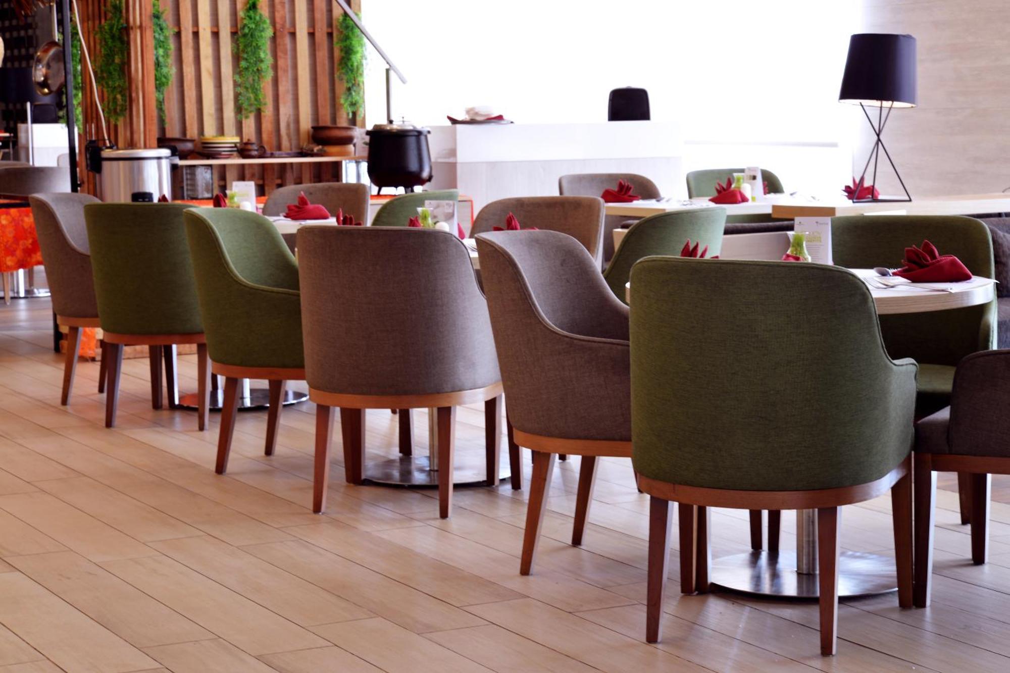 Fox Hotel Pekanbaru Buitenkant foto