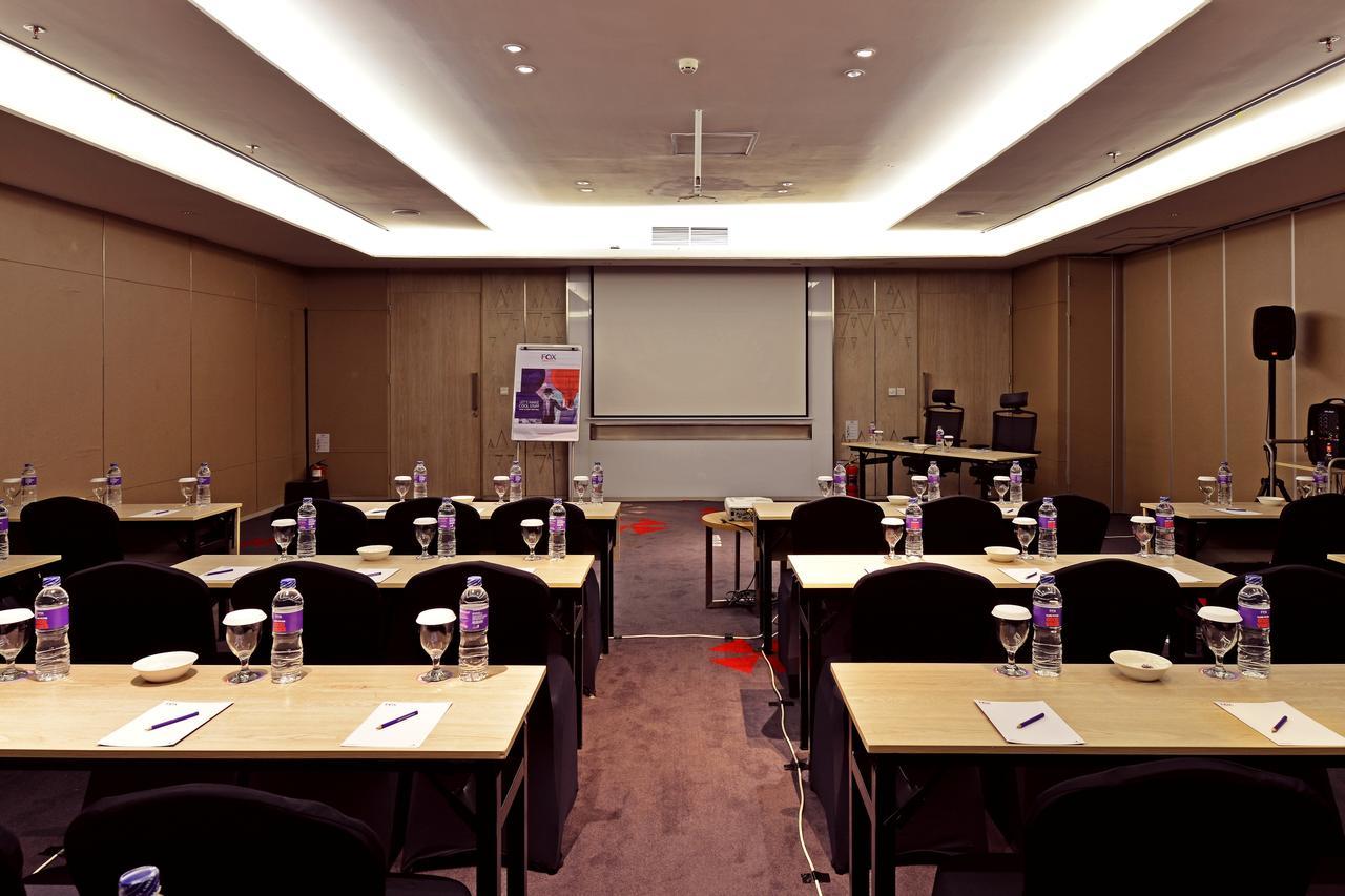 Fox Hotel Pekanbaru Buitenkant foto