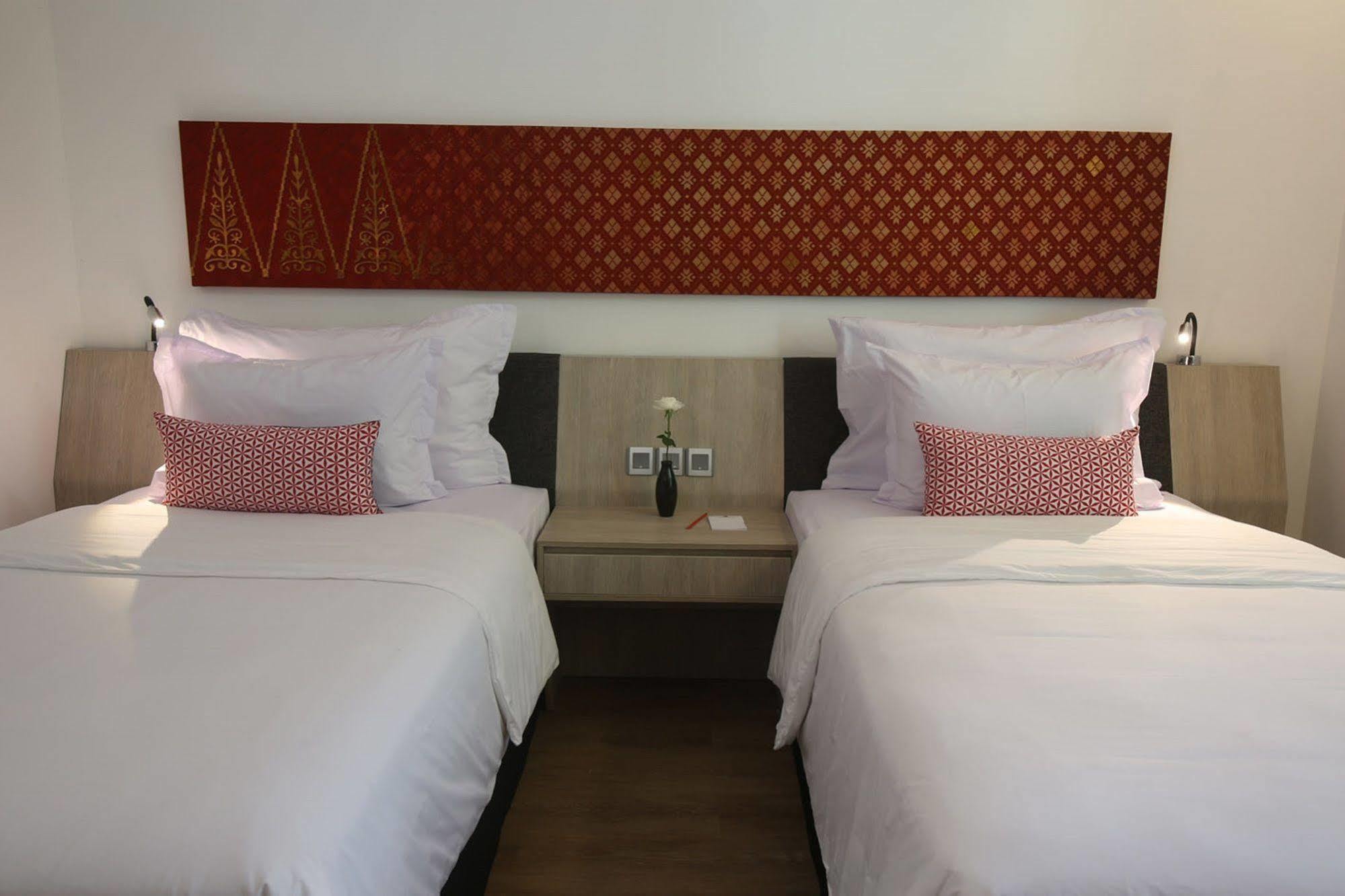 Fox Hotel Pekanbaru Buitenkant foto